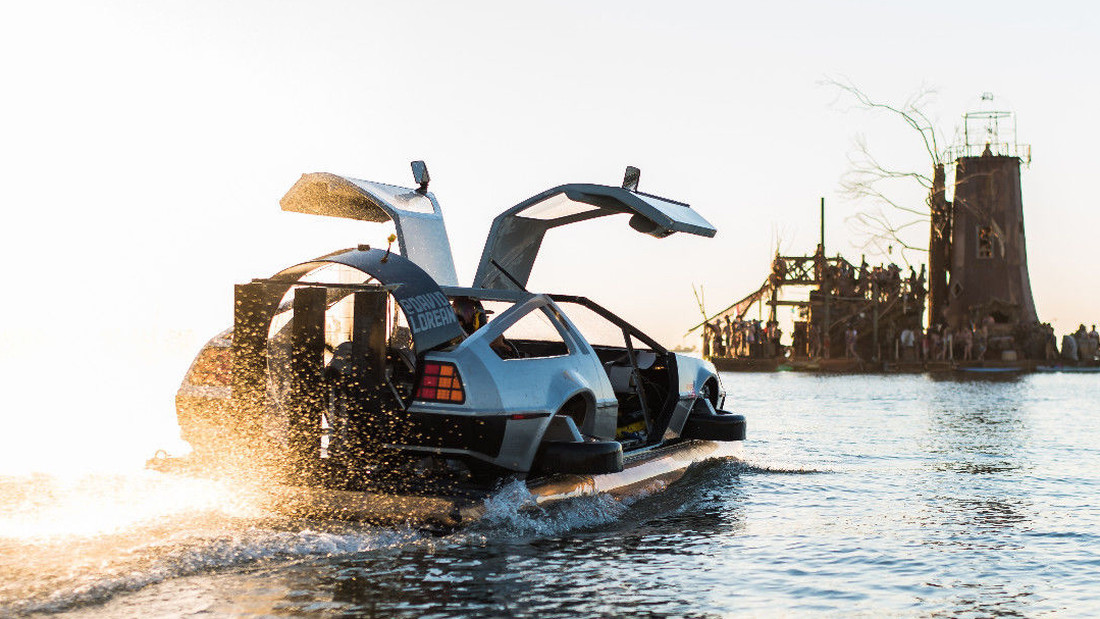 Πώς θα σου φαινόταν το DeLorean σε hovercraft;