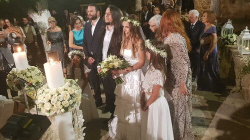 Γάμος Ευρυδίκης - Κατσιώνη: Το παραμυθένιο νυφικό και η υπέρλαμπρη νύφη