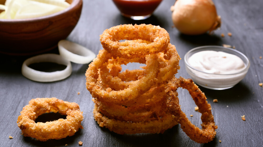 Είναι τα onion rings η καλύτερη τηγανητή λιχουδιά μετά τις πατάτες;