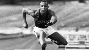 Jesse Owens:  Το «μαύρο βέλος» που ταπείνωσε την Αρία Φυλή