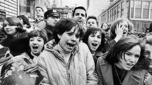 Όταν οι Beatles έκαναν τις γυναίκες να κλαίνε και να λιποθυμούν