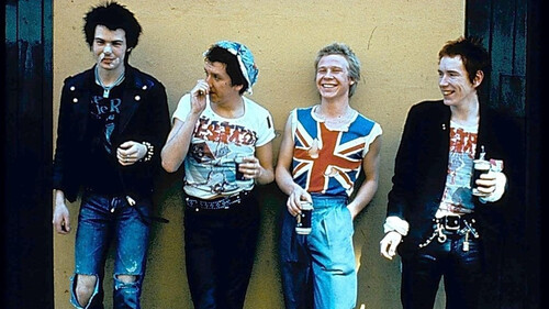 Πώς να περπατήσεις στα βήματα των θρυλικών Sex Pistols