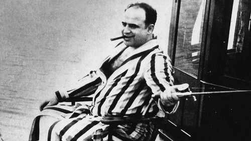O Al Capone είχε όλο τον κόσμο στον καρπό του χεριού του