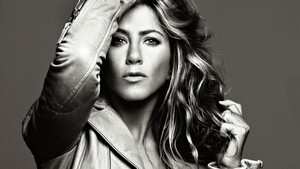 Η ασπρόμαυρη πτυχή της Jennifer Aniston