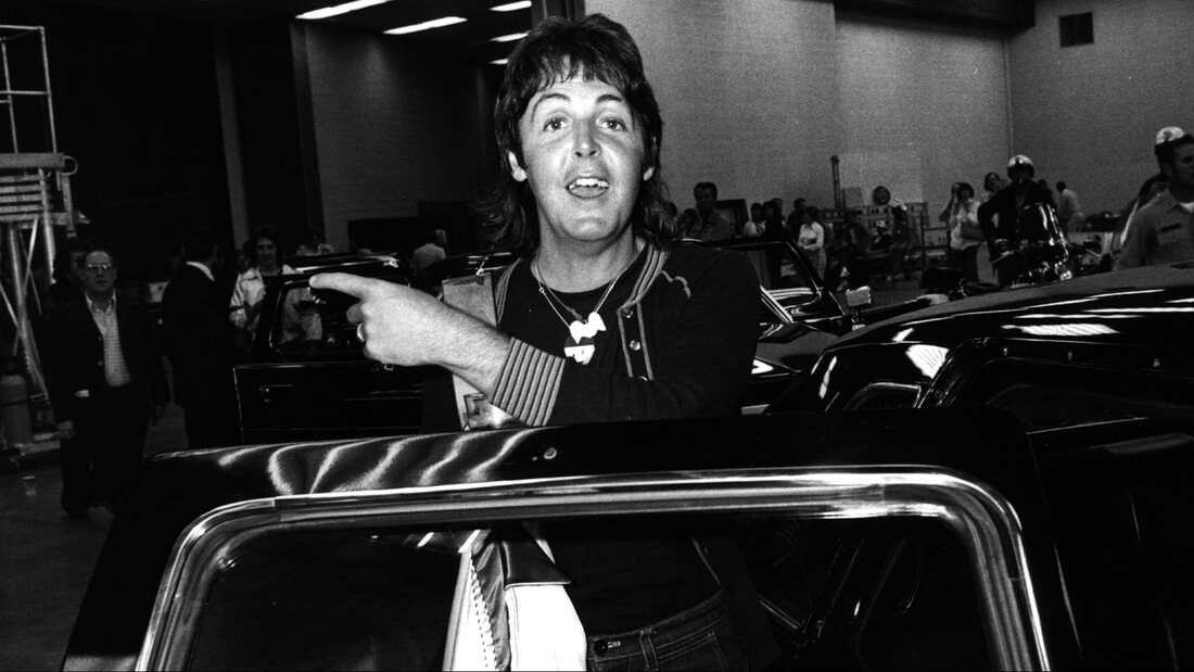 Αυτή είναι η ανυπέρβλητη συλλογή αυτοκινήτων του Paul McCartney