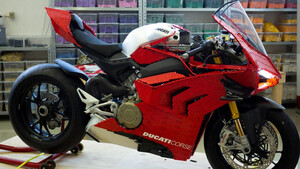 Αυτή η Ducati Panigale V4 είναι φτιαγμένη εξ ολοκλήρου από LEGO