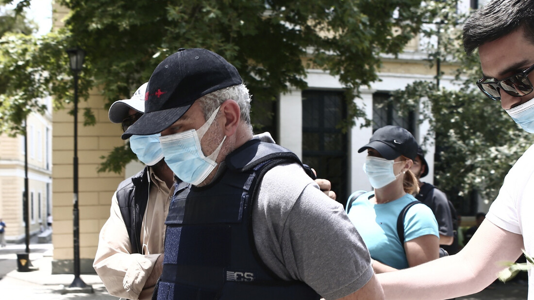 «Dr θάνατος»: Του έδωσα 98.000 ευρώ για να γίνω καλά - Περιμένω να πεθάνω «Dr θάνατος»: Του έδωσα 98.000 ευρώ για να γίνω καλά - Περιμένω να πεθάνω