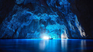 H Blue Lagoon υπάρχει και είναι ελληνική