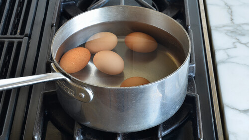 Νομίζεις ότι ξέρεις σε πόσα λεπτά βράζει ένα αυγό;