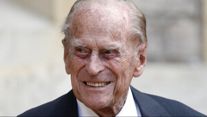 Ο πρίγκιπας Φίλιππος έχασε τη μάχη για τη ζωή στα 99 του χρόνια