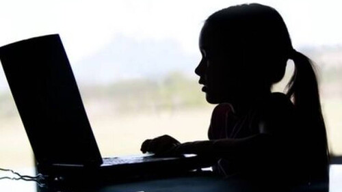 Σεξουαλική παρενόχληση σε ανήλικους: Τα «σεξουαλικά αρπακτικά» σαρώνουν το διαδίκτυο στην καραντίνα