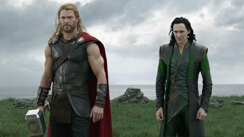 Chris Hemsworth: Πώς θα κάνεις τα χέρια του Thor χωρίς να πας γυμναστήριο