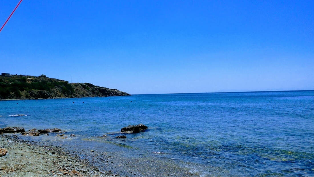 Όλοι ψάχνουν την «κρυφή» παραλία της Αττικής