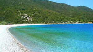 Ποια είναι η παραλία που πάνε όλοι οι τουρίστες αλλά δεν την ξέρουν οι Έλληνες;
