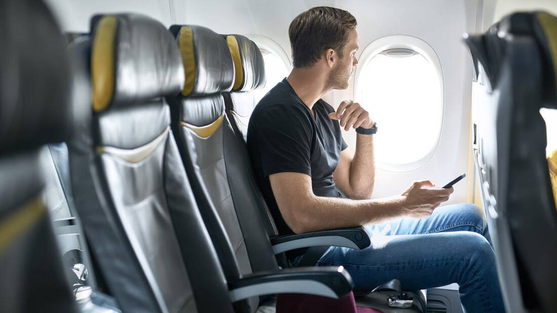 Πιλότος αποκαλύπτει ποιες είναι οι πιο ασφαλείς θέσεις για να κάτσεις στο αεροπλάνο