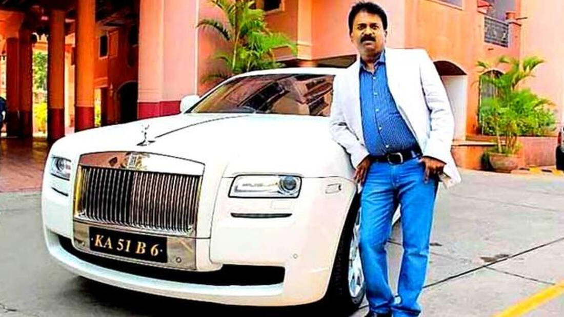 Αυτός ο Ινδός κουρέας κυκλοφορεί με μία Rolls Royce κι άλλα 400 luxury cars