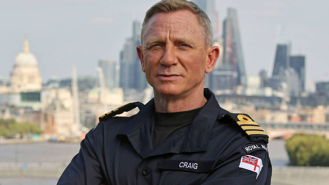 O Daniel Craig έγινε τιμητικά πλωτάρχης στο Βασιλικό Βρετανικό Ναυτικό