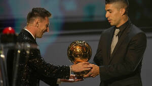 Χρυσή Μπάλα: Tο «βραβείο» του Messi στον Lewandowski έλαμπε περισσότερο