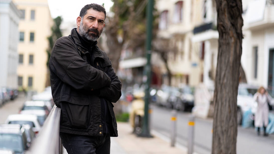 Ο Γιάννης Οικονομίδης διηγείται ιστορίες πίσω από κλειστές πόρτες