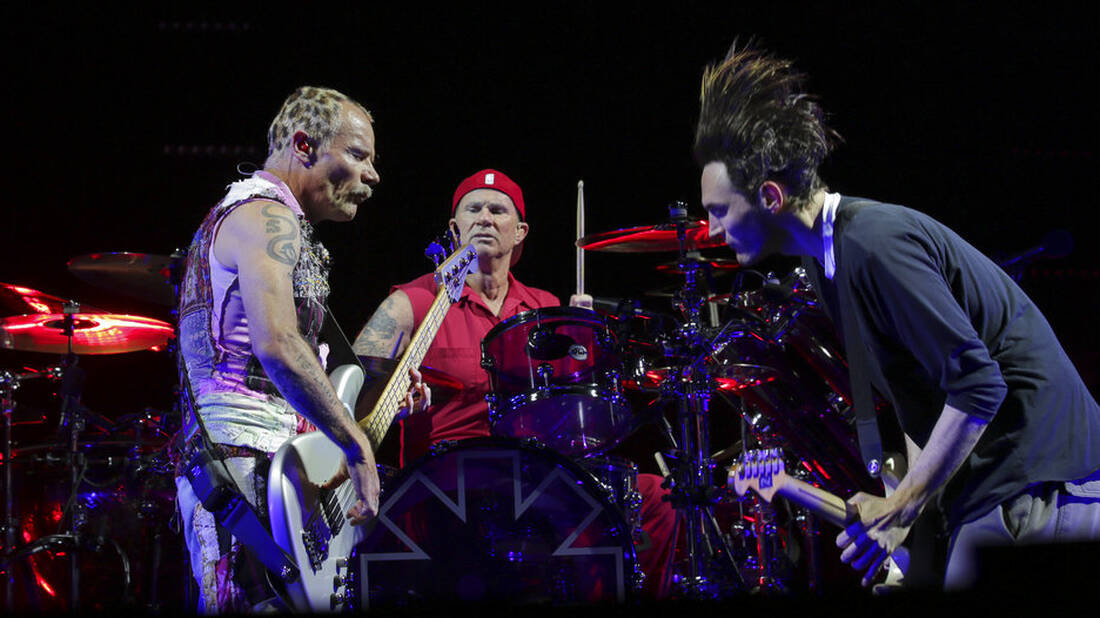 Red Hot Chilli Peppers: Επιστροφή στις παλιές καλές μέρες με νέο τραγούδι