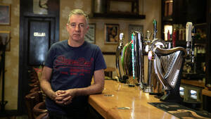 Ο Mike Jennings της James Joyce Irish Pub γιορτάζει τον Άγιο Πατρίκιο κάθε μέρα 
