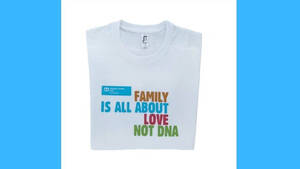 Ημέρα Οικογένειας: Καμπάνια των Παιδικών Χωριών SOS με μήνυμα “Family is all about love, not DNA”