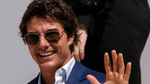 Πώς ο Tom Cruise καταφέρνει να δείχνει νεότατος στα 60 του;