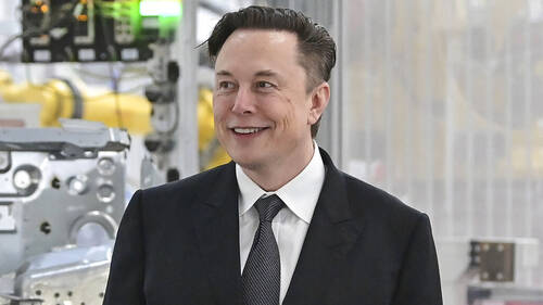 O Elon Musk θα είναι ο πρώτος τρισεκατομμυριούχος όλων των εποχών