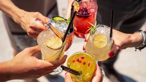 Τα cocktails που δίνουν γεύση στο καλοκαίρι σου