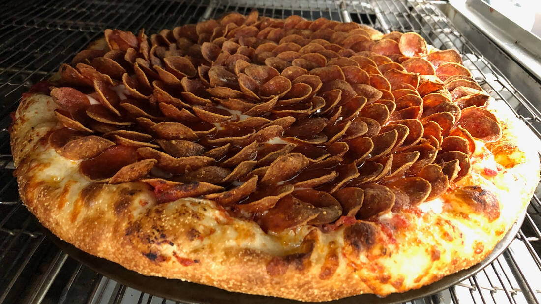 H Dragonscale έχει δεκαπλό πεπερόνι και είναι ό,τι καλύτερο έχει συμβεί σε πίτσα