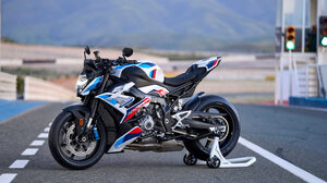 Η BMW M 1000 R δεν χρειάζεται fairing για να κατακτήσεις τις πίστες