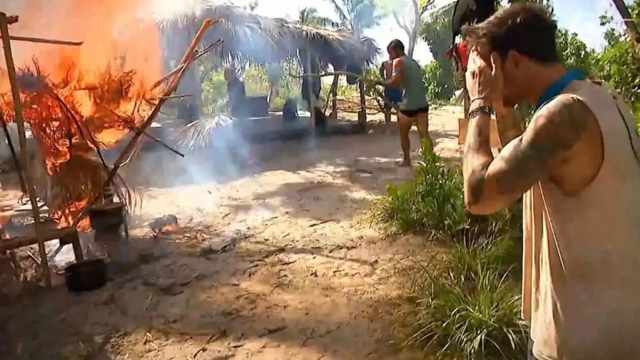 Survivor All Star: Ο Ηλίας Γκότσης προσπάθησε να σβήσει φωτιά στην καλύβα πετώντας... ξύλα