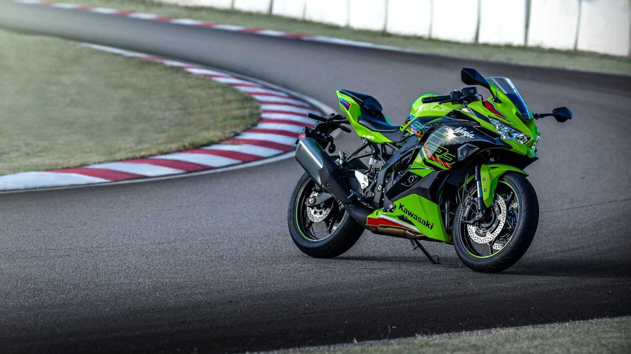 Kawasaki ZX-4R: Μια μεγάλη επιστροφή με μικρή καρδιά