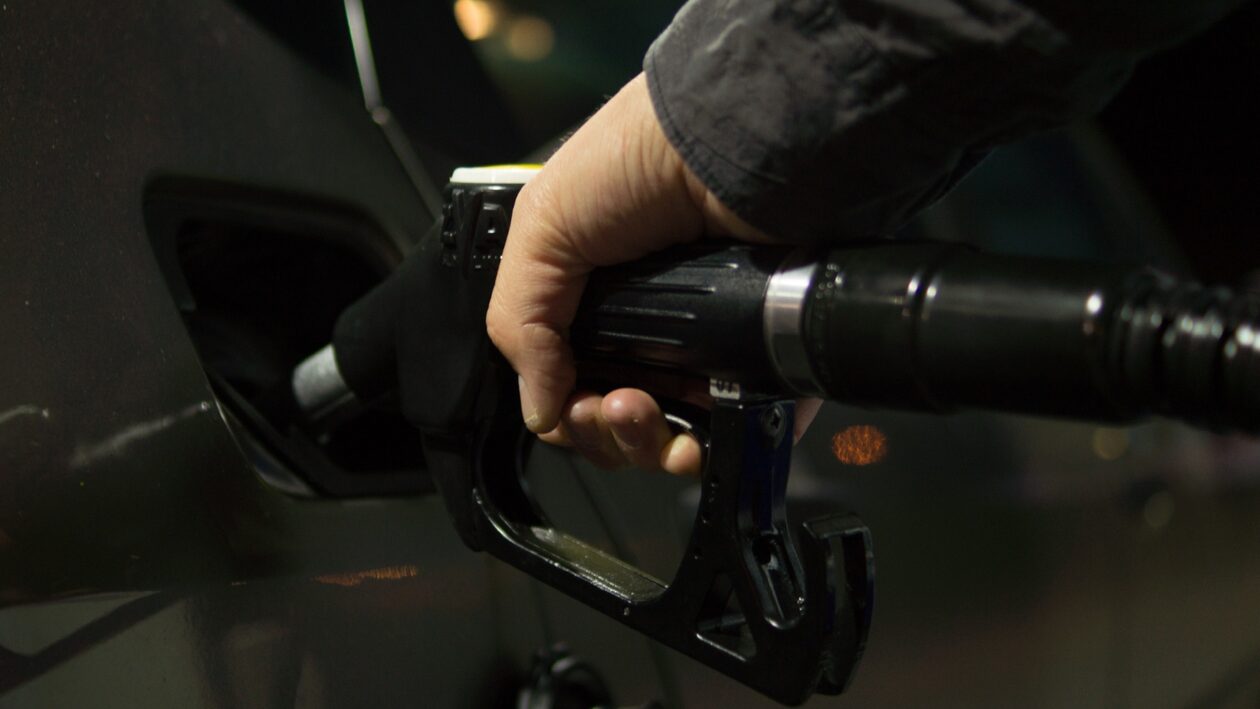 Το «κόλπο με το κέρμα» για να καίμε λιγότερη βενζίνη