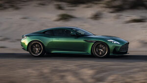H νέα Aston Martin DB12 πιστεύει ότι είναι μια κατηγορία από μόνη της